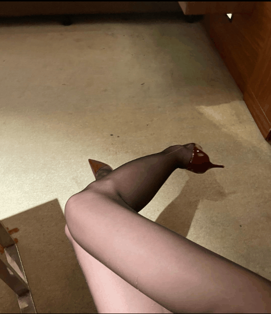 一家私密场子，昨天刚体验的嫩女简直是粉嫩多汁。。。